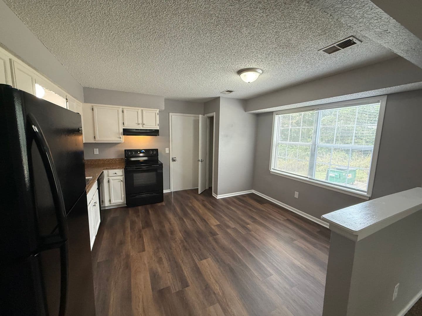Summit Apartment: 700 NE Ball Drive