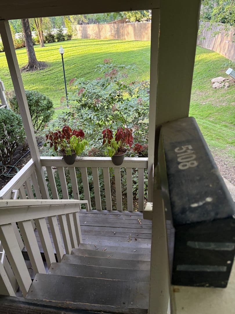 Mission Apartment: 5108 W 62nd St