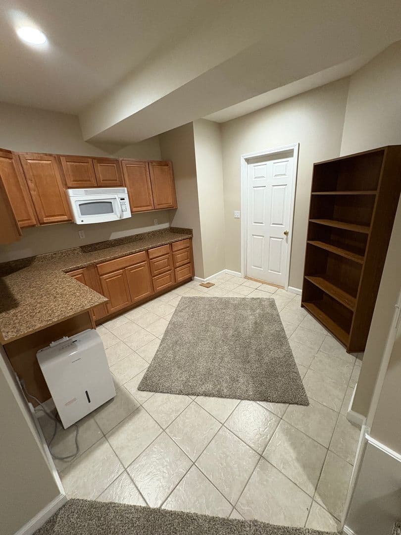 Olathe House: 18981 W 118th Street