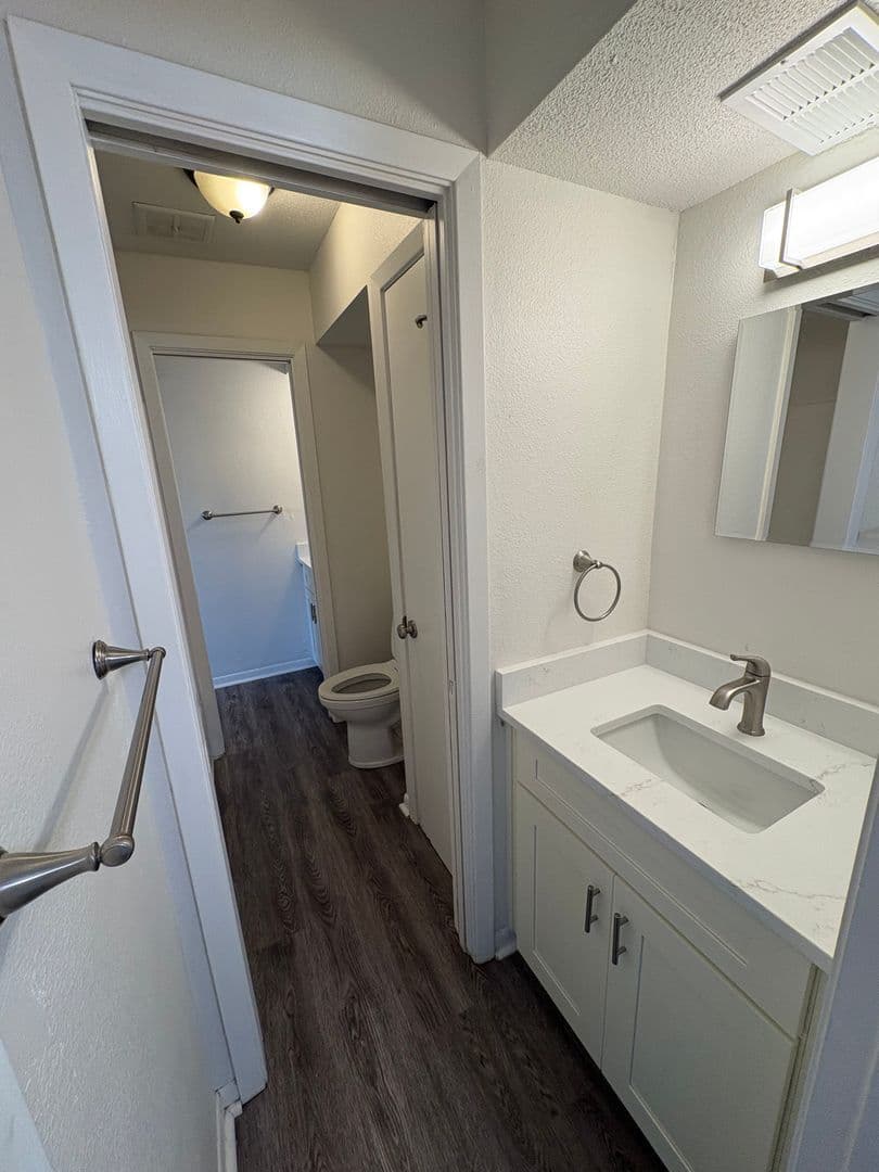 Overland Park Apartment: 6224 Robinson St
