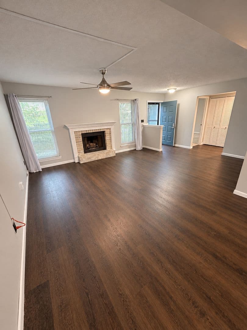 Mission Apartment: 5108 W 62nd St