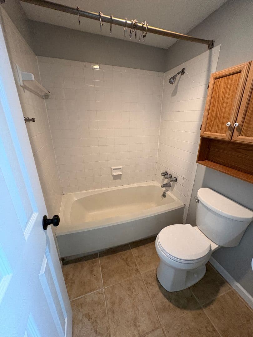 Mission Apartment: 5108 W 62nd St