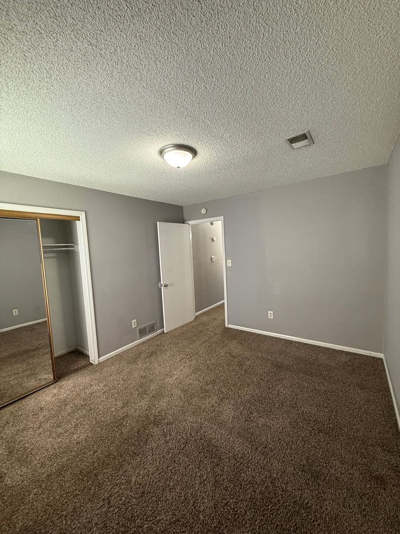 Summit Apartment: 700 NE Ball Drive