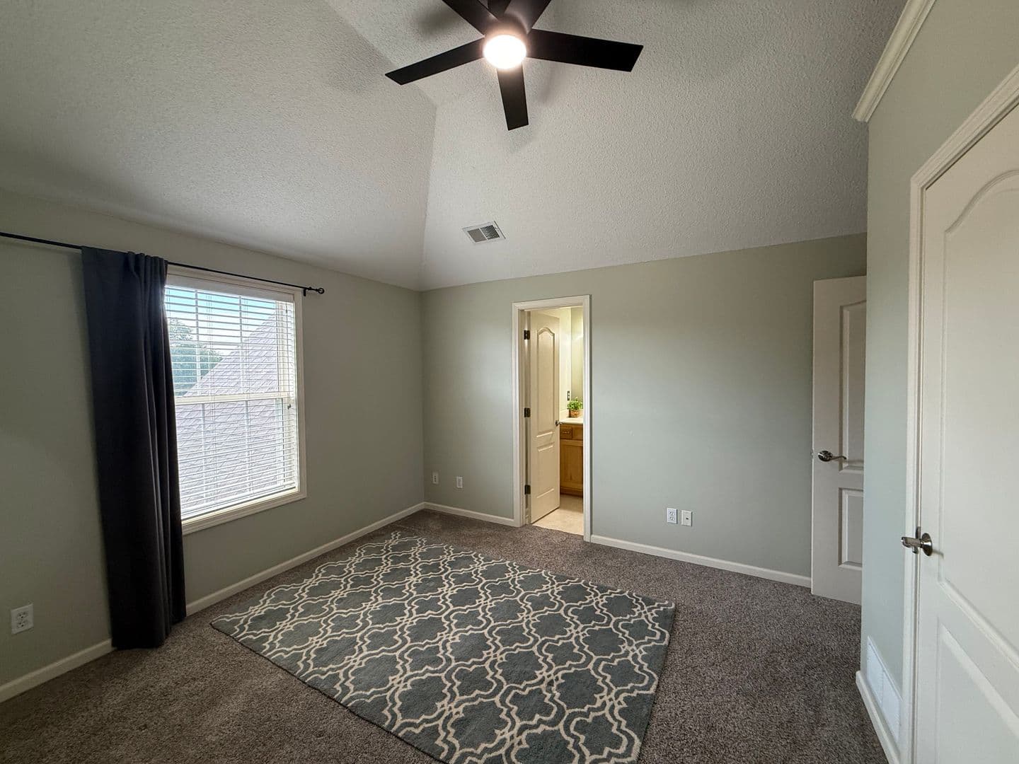 Overland Park House: 13817 Hauser St
