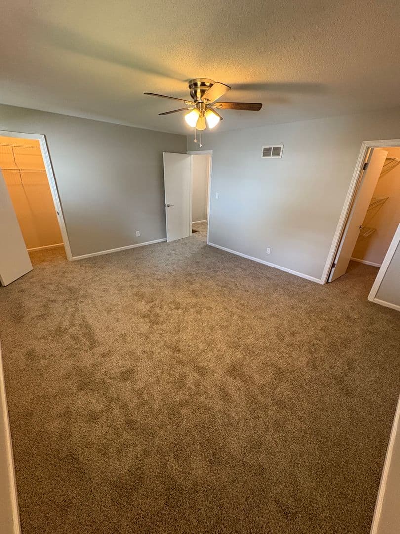 Grandview Townhome: 6102 E 129th St
