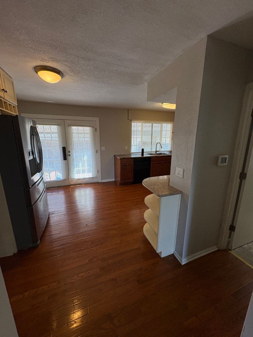 Grandview Townhome: 6102 E 129th St