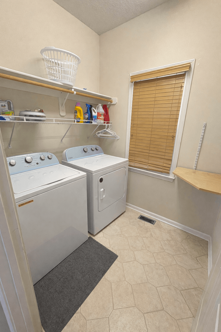 Olathe House: 18981 W 118th Street