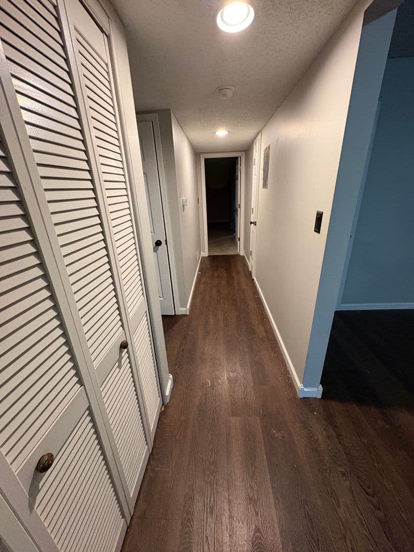 Mission Apartment: 5108 W 62nd St