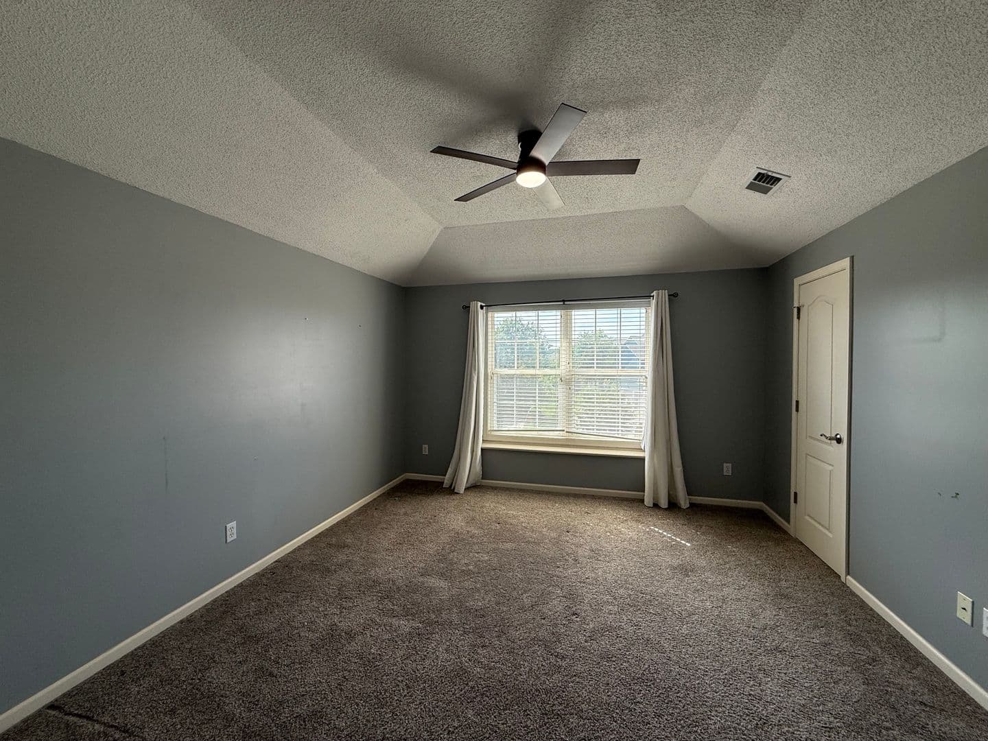Overland Park House: 13817 Hauser St