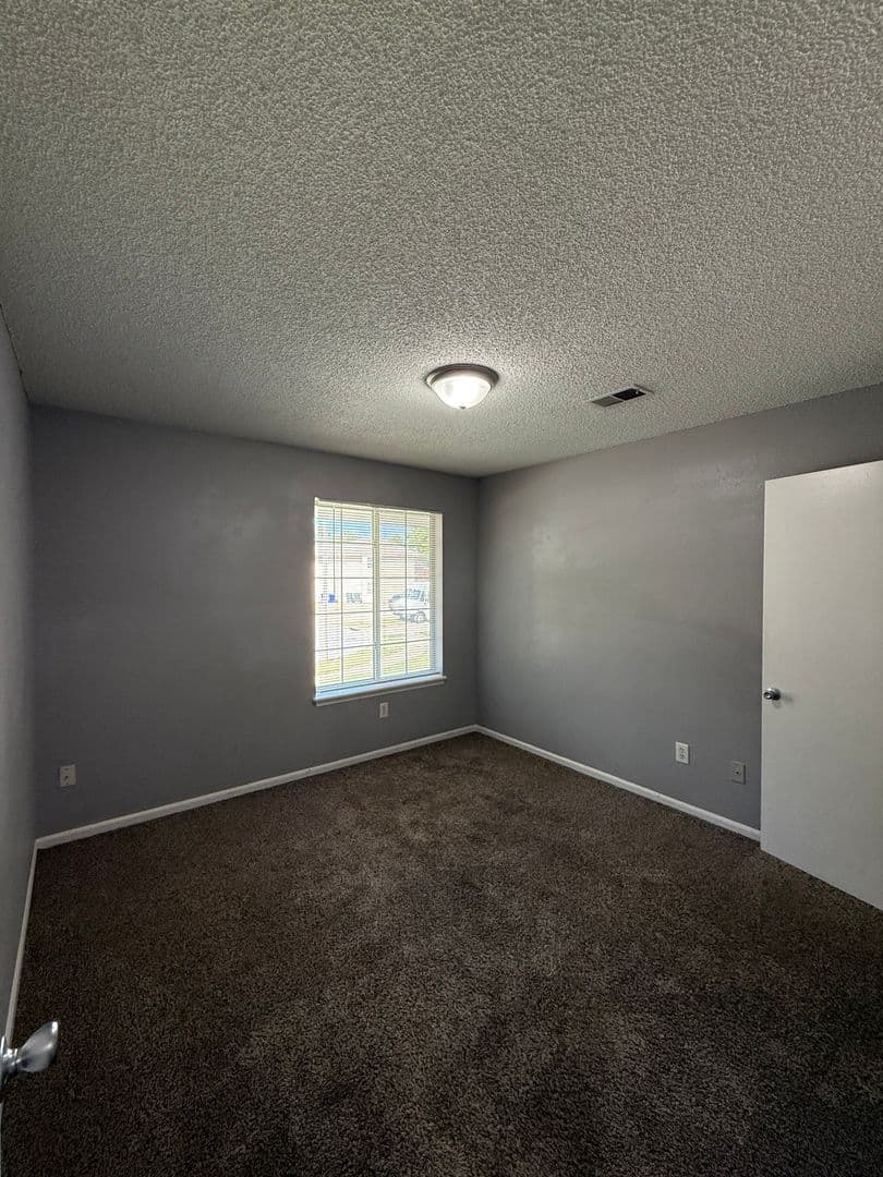 Summit Apartment: 700 NE Ball Drive