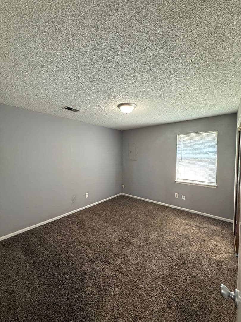 Summit Apartment: 700 NE Ball Drive