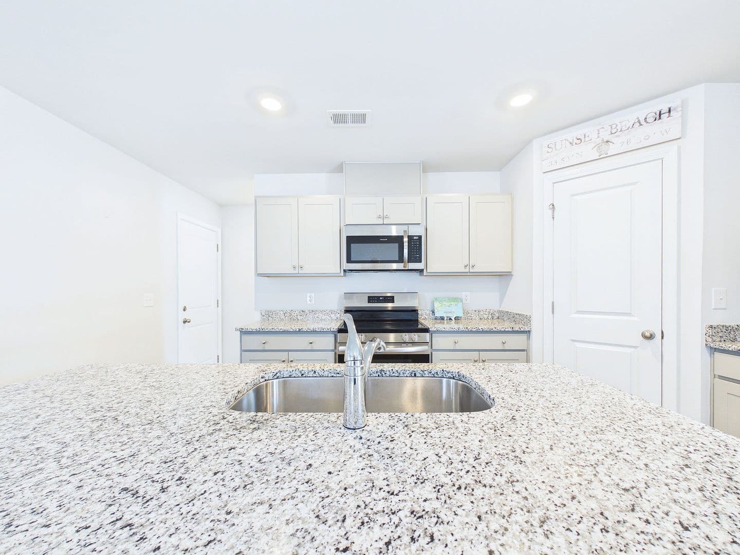 Sunset Beach House: 7047 Woodline Drive SW