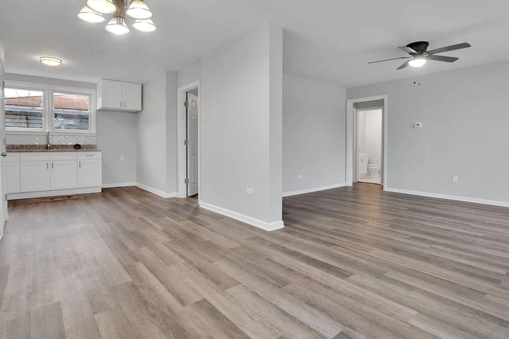 Chicago Apartment: 3711 E 98th St