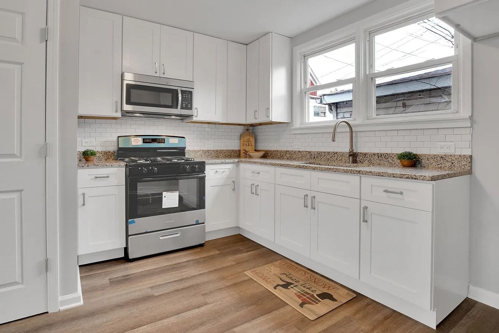 Chicago Apartment: 3711 E 98th St