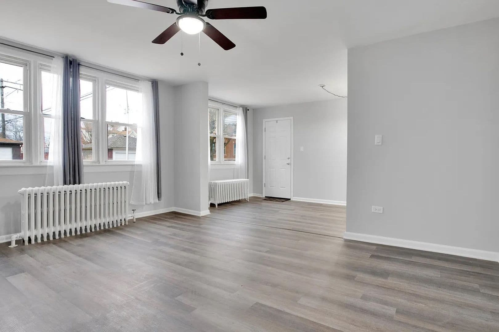 Chicago Apartment: 3711 E 98th St