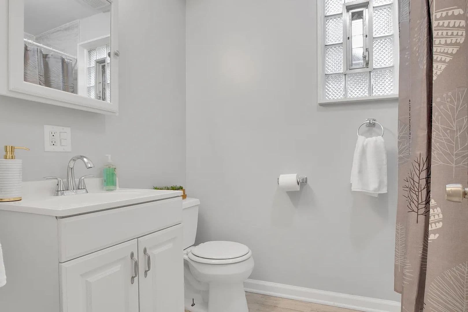 Chicago Apartment: 3711 E 98th St