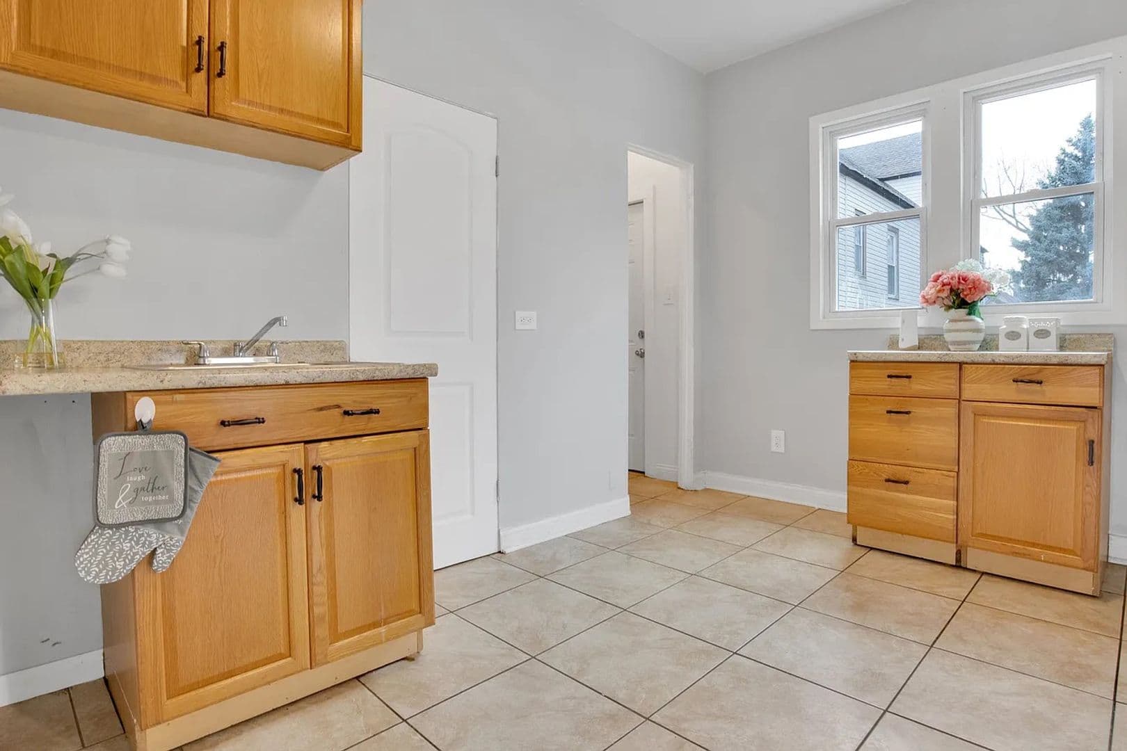 Chicago Apartment: 3711 E 98th St