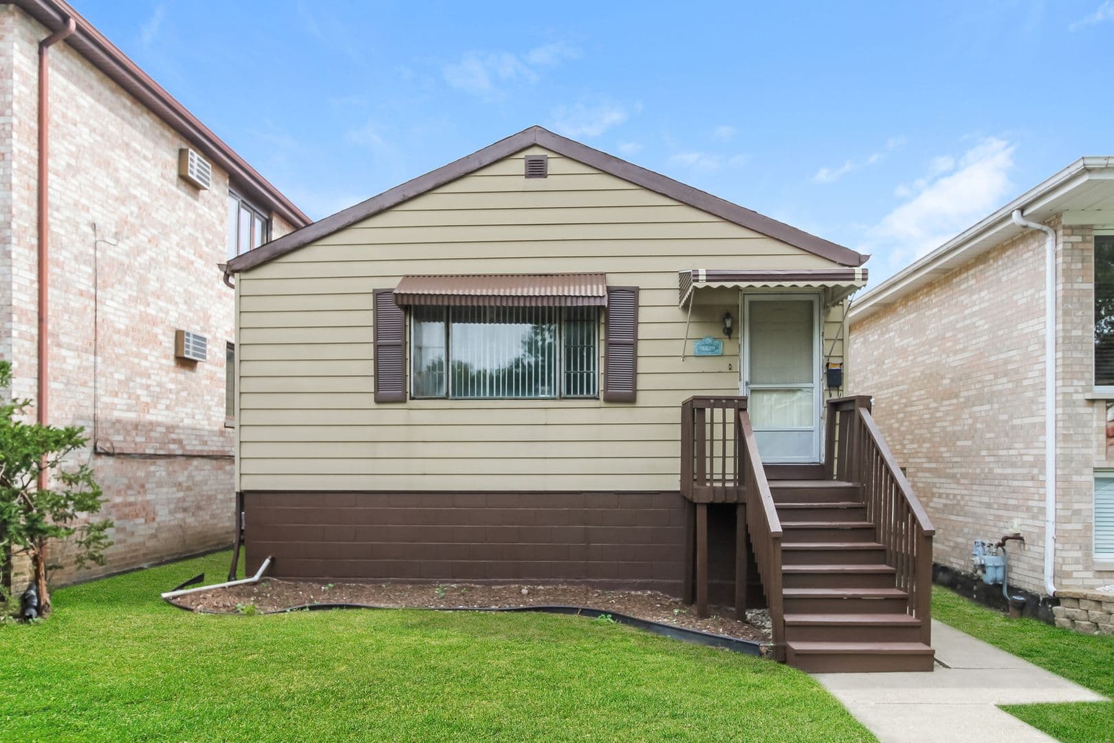 Harwood Heights House: 4429 N Neenah Ave