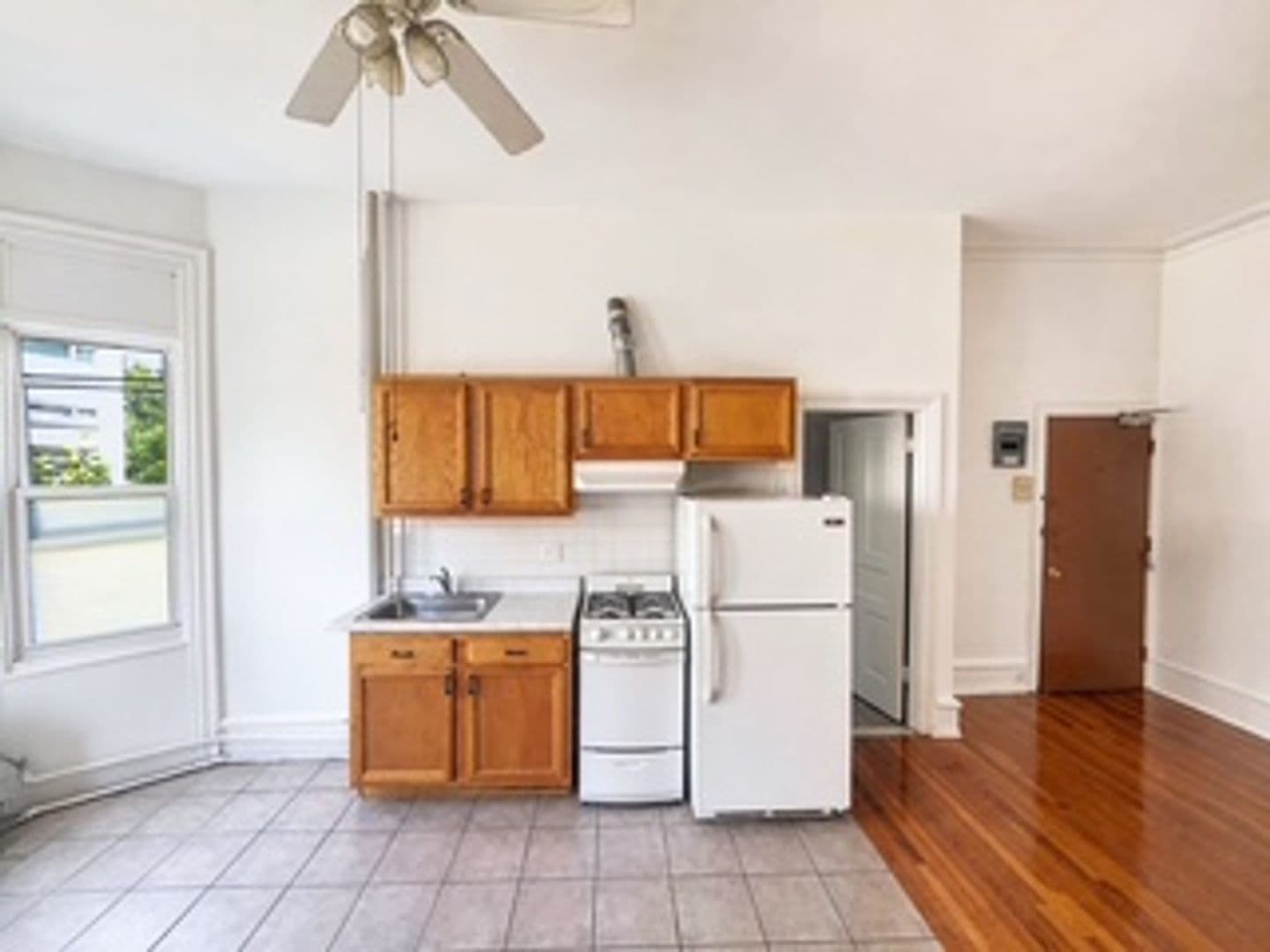 Philadelphia Apartment: 160 N 21st St
