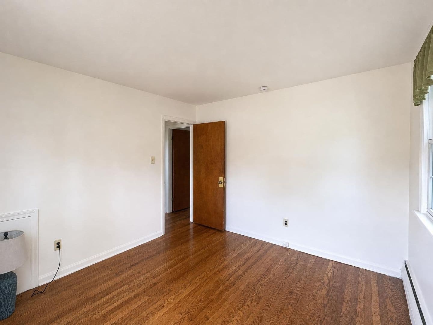 Collingdale Apartment: 201 Blunston Avenue