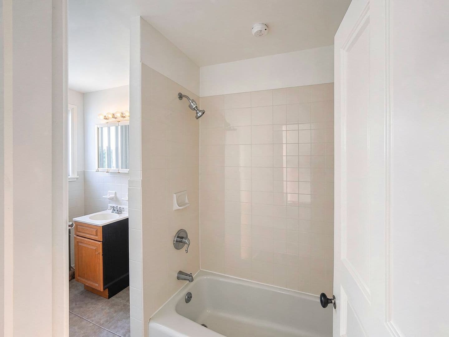 Philadelphia Apartment: 160 N 21st St