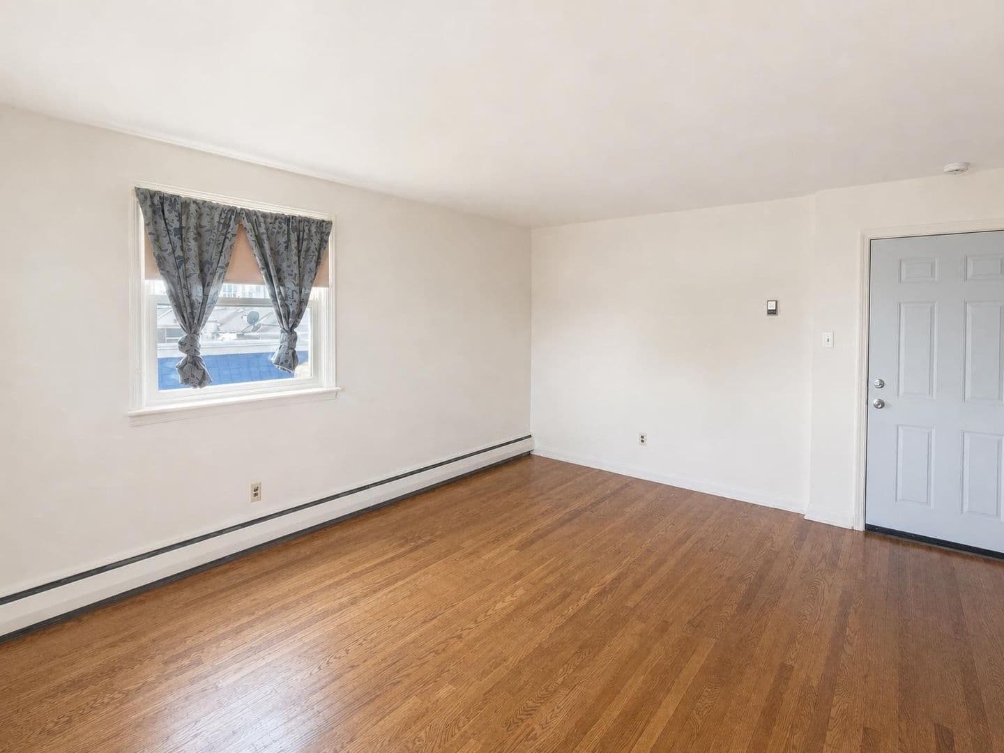 Collingdale Apartment: 201 Blunston Avenue