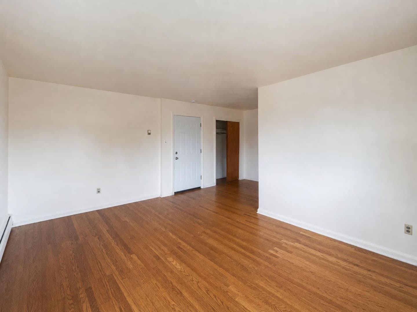Collingdale Apartment: 201 Blunston Avenue