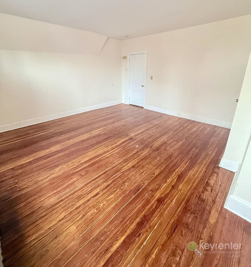 Lansdowne Apartment: 16 N Rigby Ave