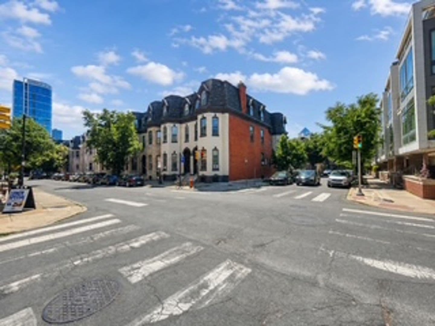 Philadelphia Apartment: 160 N 21st St
