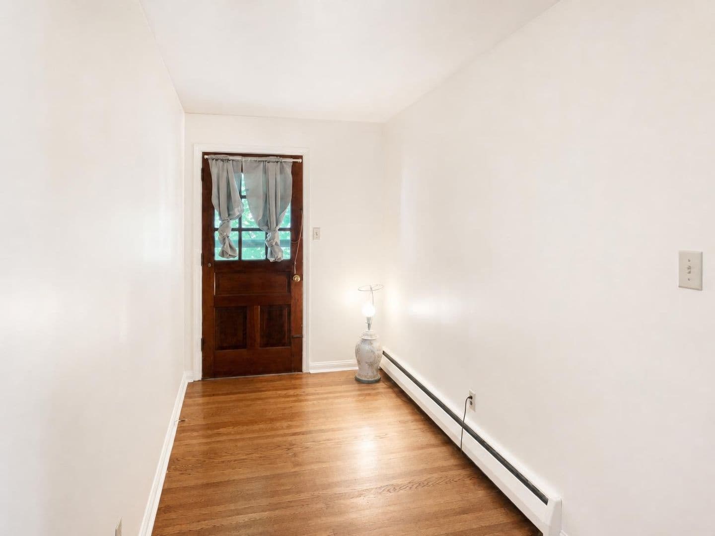 Collingdale Apartment: 201 Blunston Avenue