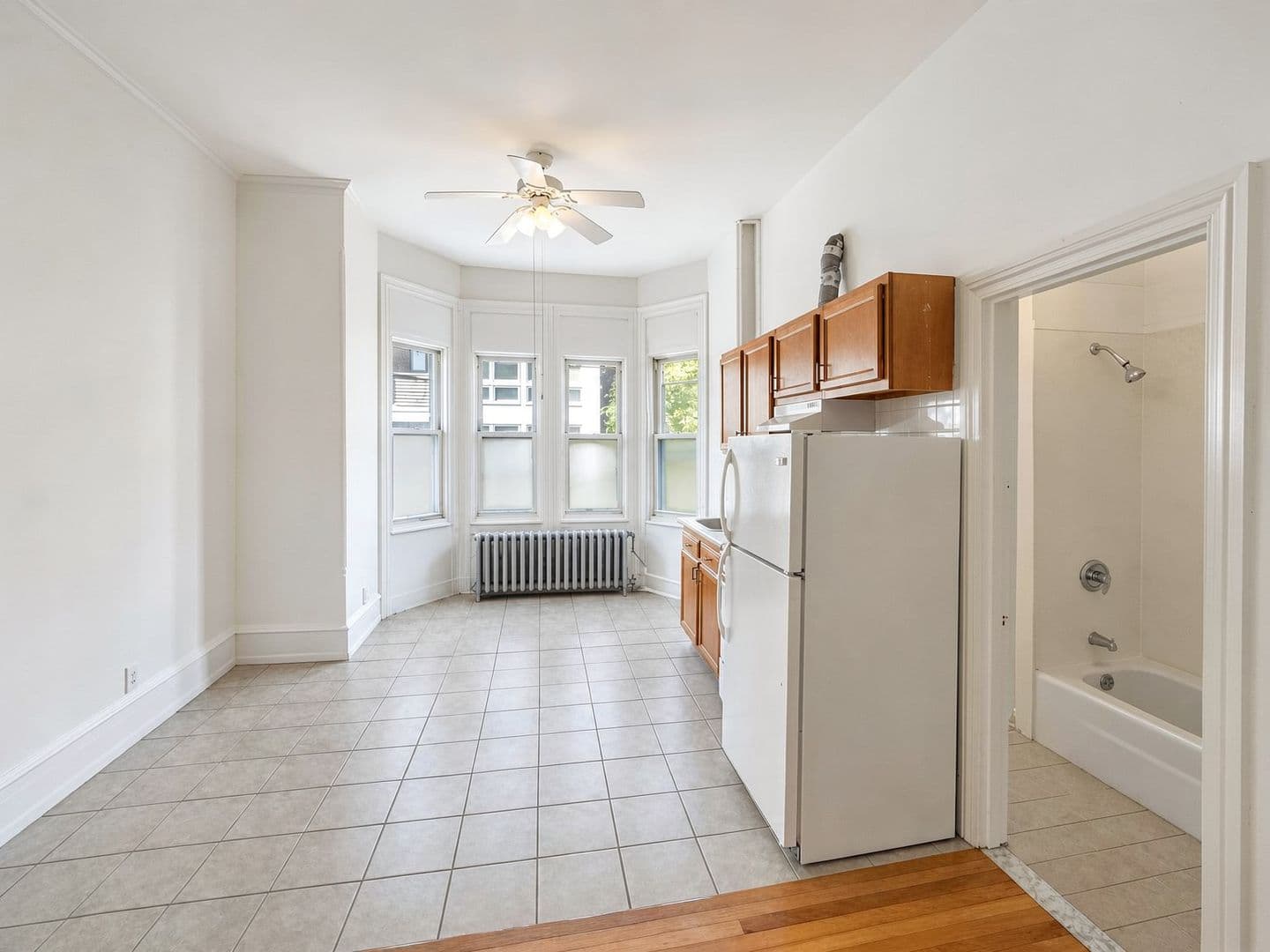 Philadelphia Apartment: 160 N 21st St