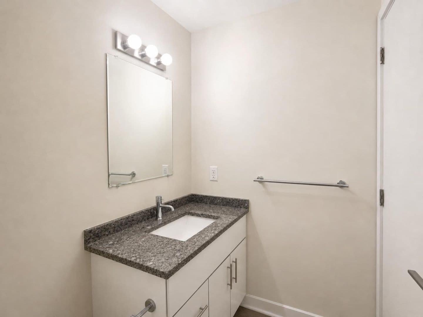 Philadelphia Apartment: 2617 W Girard Ave