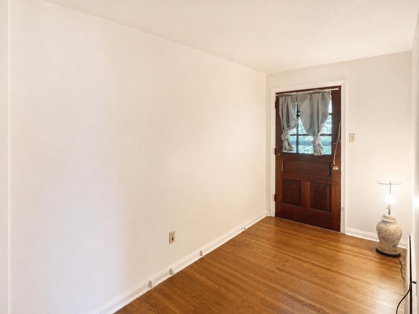 Collingdale Apartment: 201 Blunston Avenue