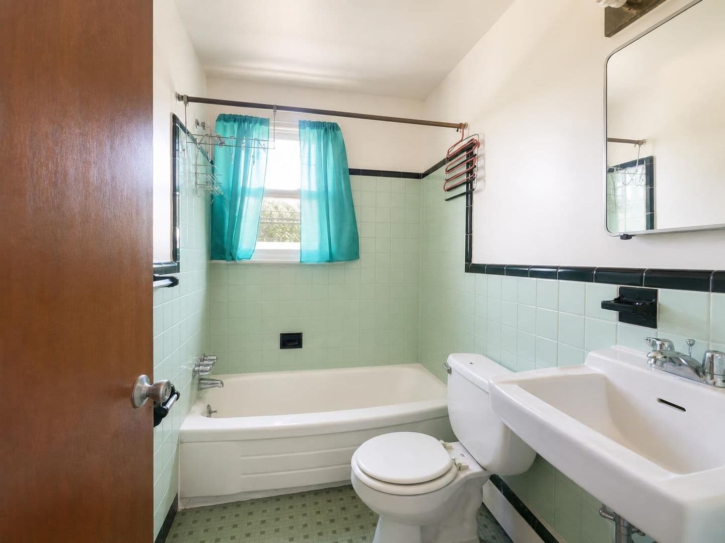 Collingdale Apartment: 201 Blunston Avenue