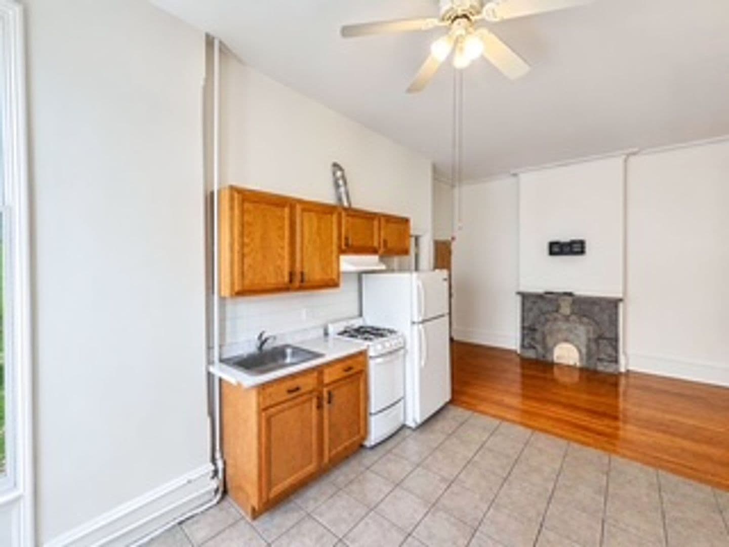 Philadelphia Apartment: 160 N 21st St