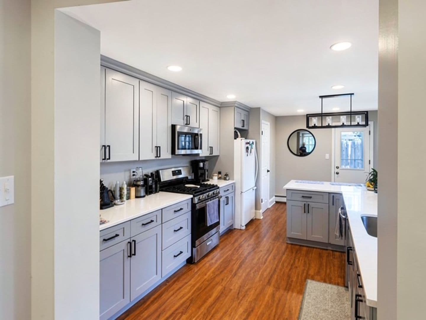 Philadelphia House: 249 E Thompson St.