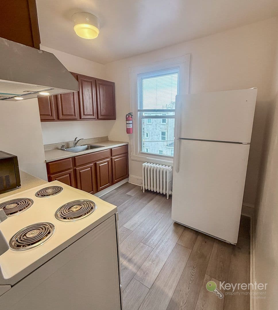 Lansdowne Apartment: 16 N Rigby Ave