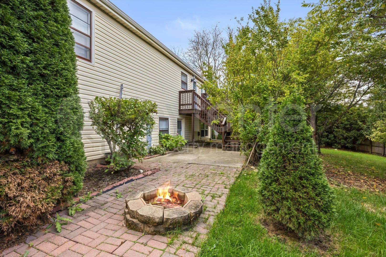 Naperville House: 371 Larchmont Ct.