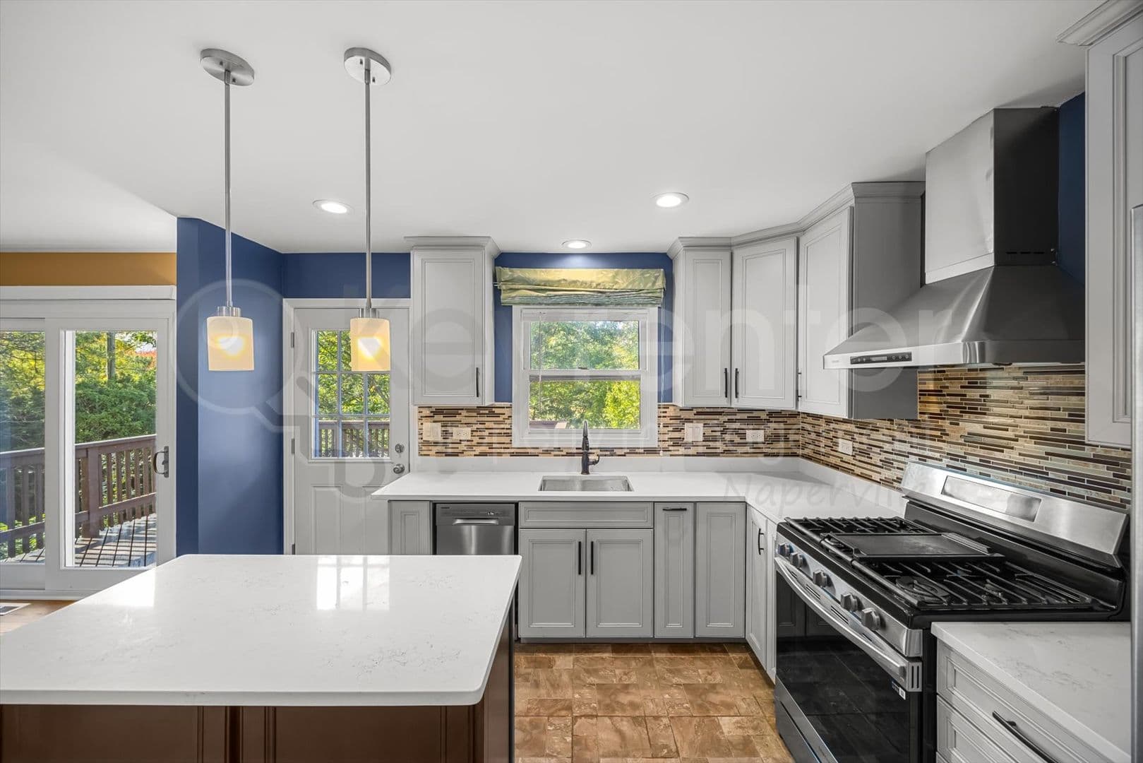 Naperville House: 371 Larchmont Ct.