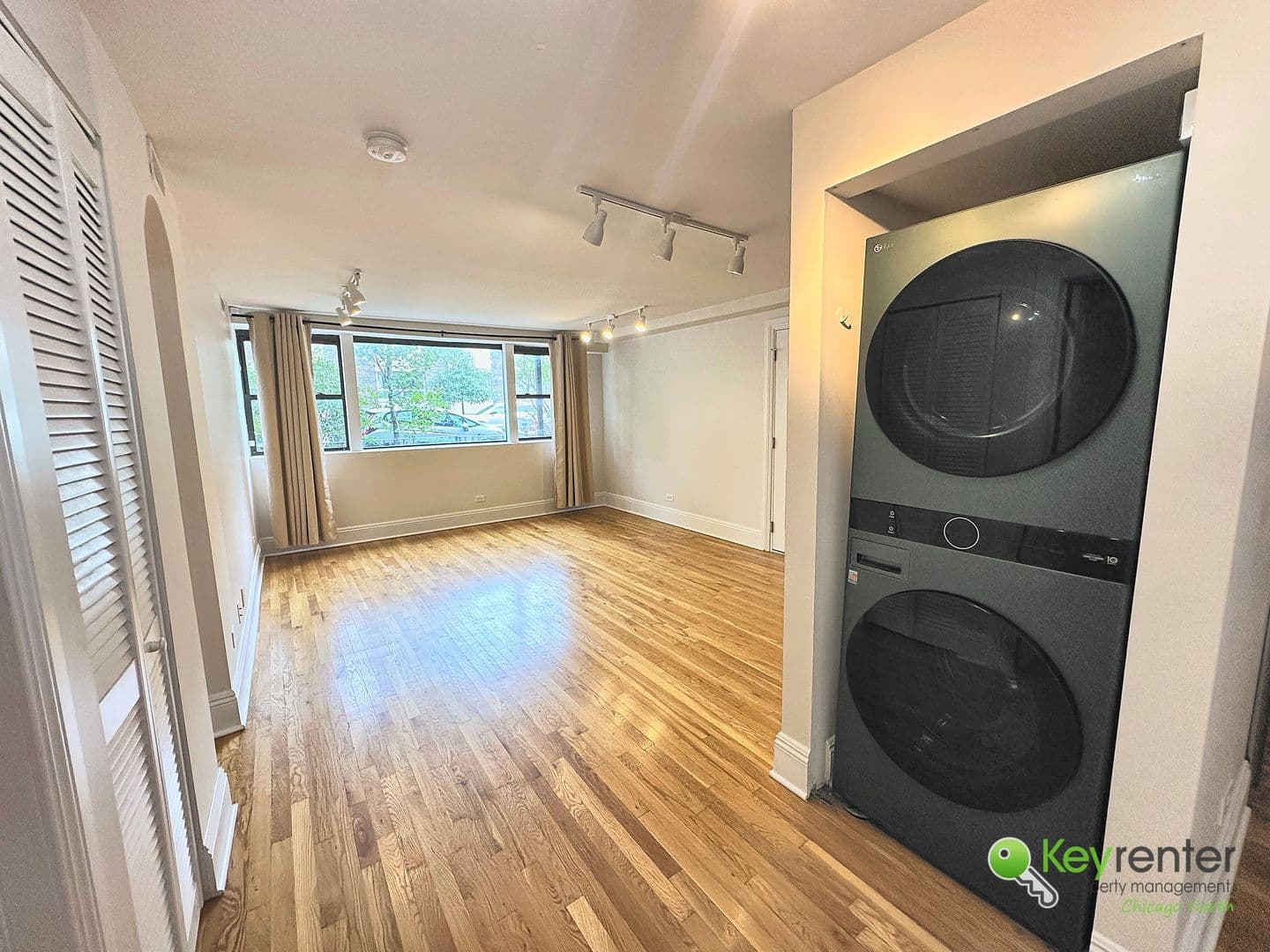 Chicago House: 1353 W Fargo Ave unit GW