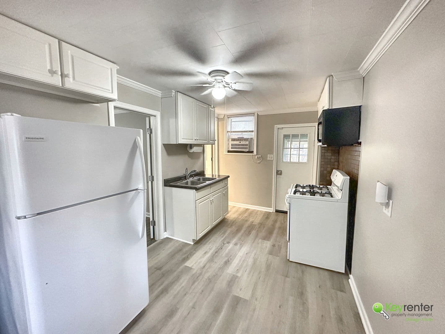 Chicago House: 10720 S Whipple St