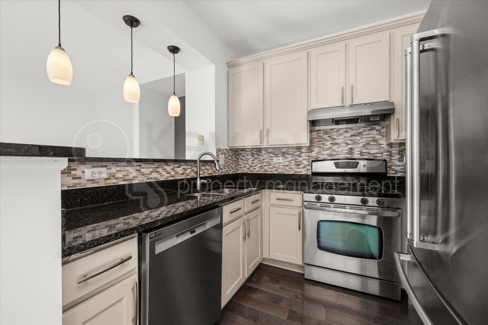Aurora House: 2411 Courtyard Circle