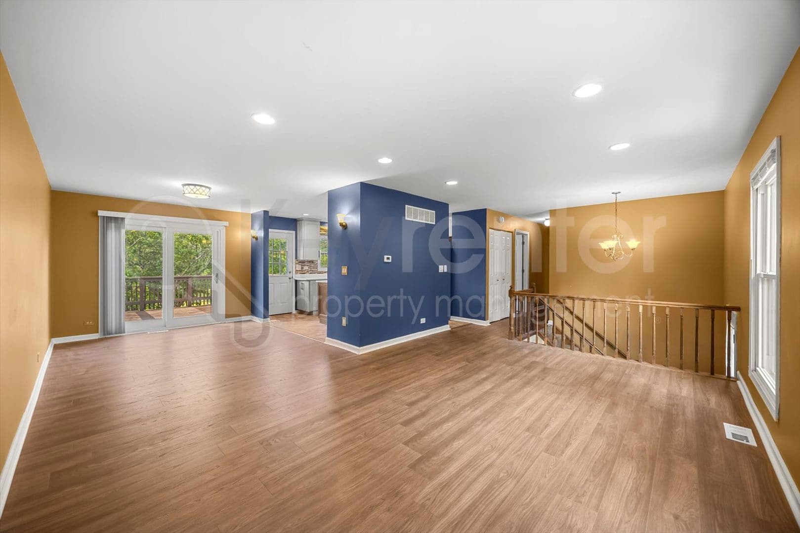 Naperville House: 371 Larchmont Ct.