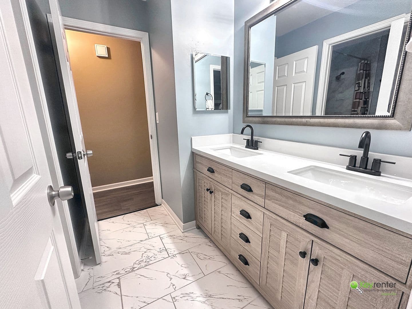 Naperville House: 371 Larchmont Ct.