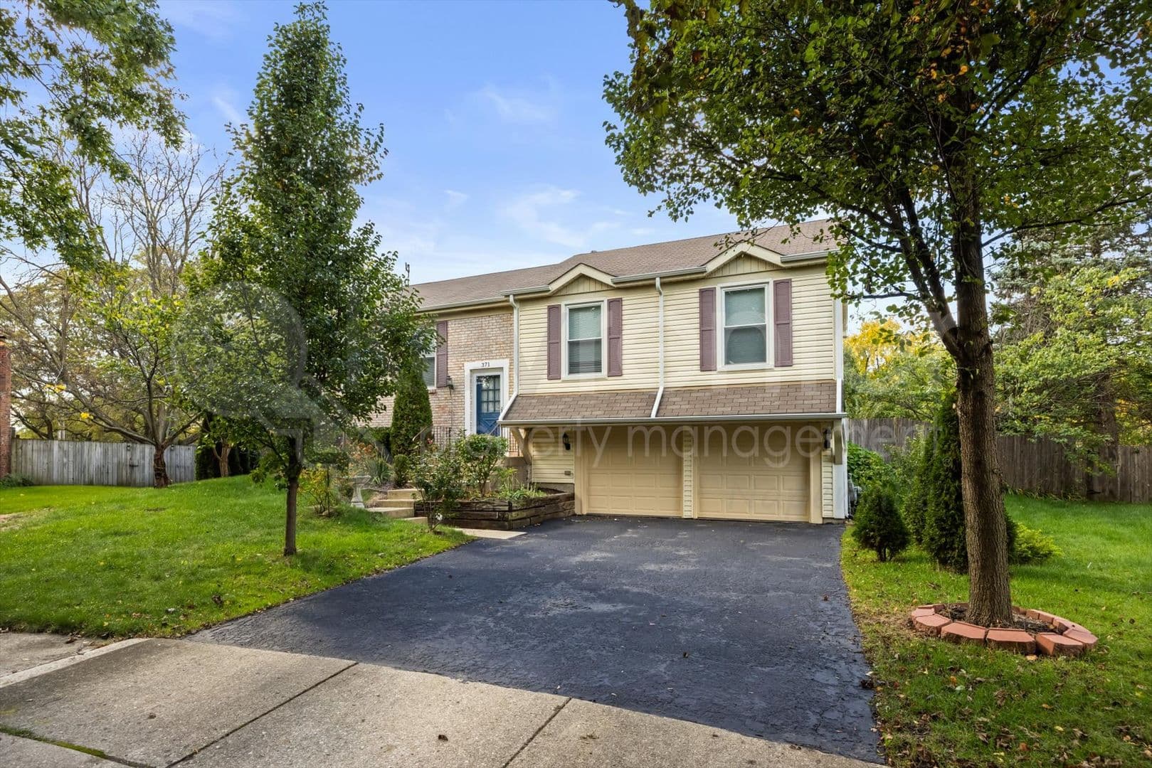 Naperville House: 371 Larchmont Ct.