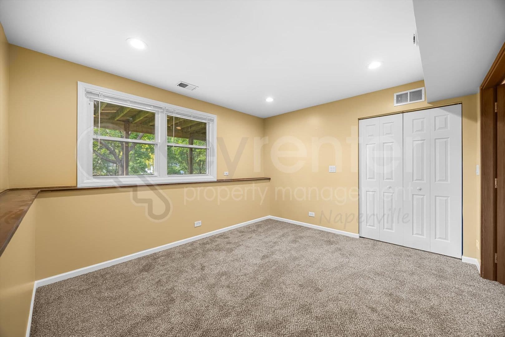 Naperville House: 371 Larchmont Ct.