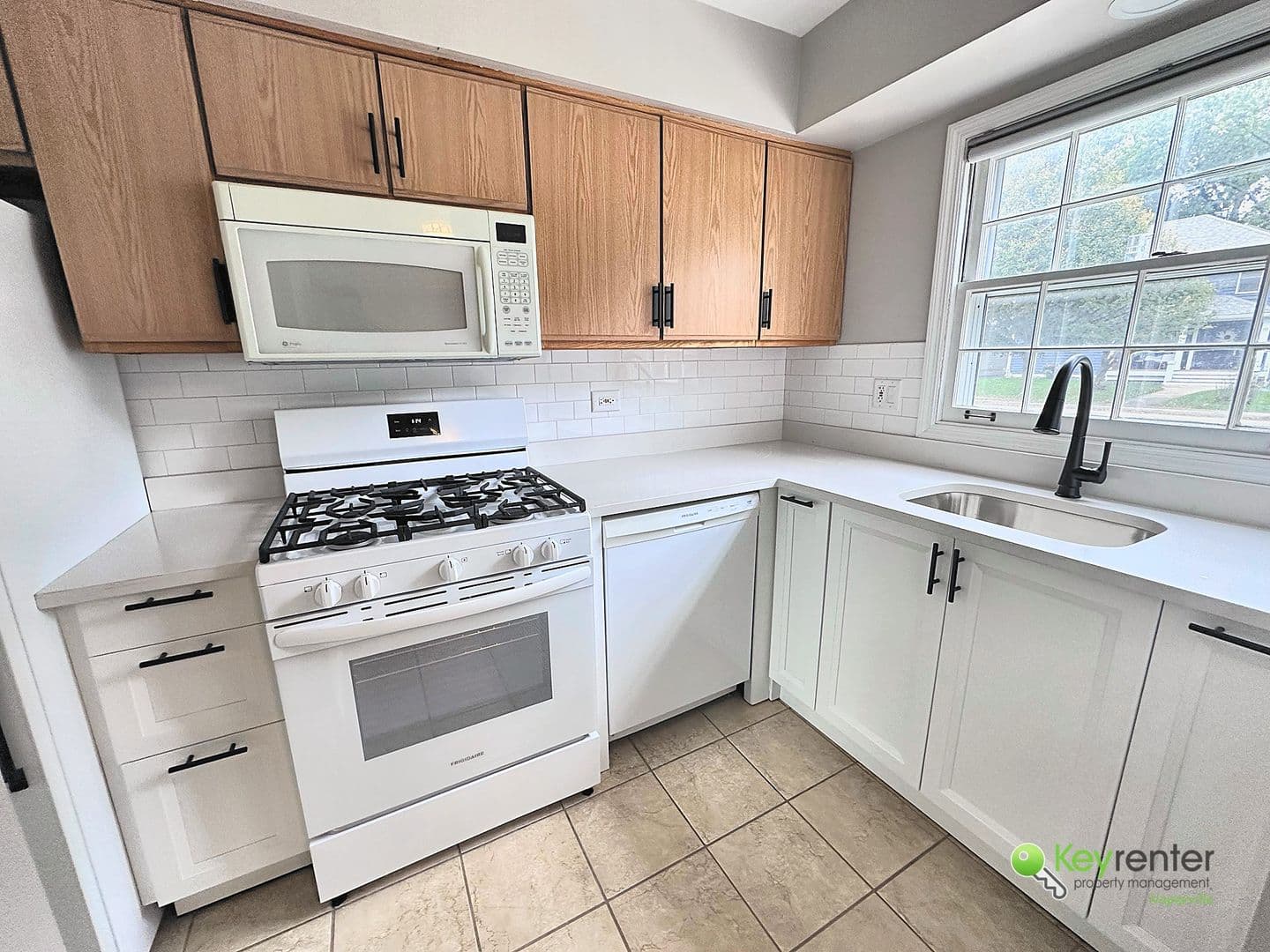 Naperville House: 16 S Huffman St,