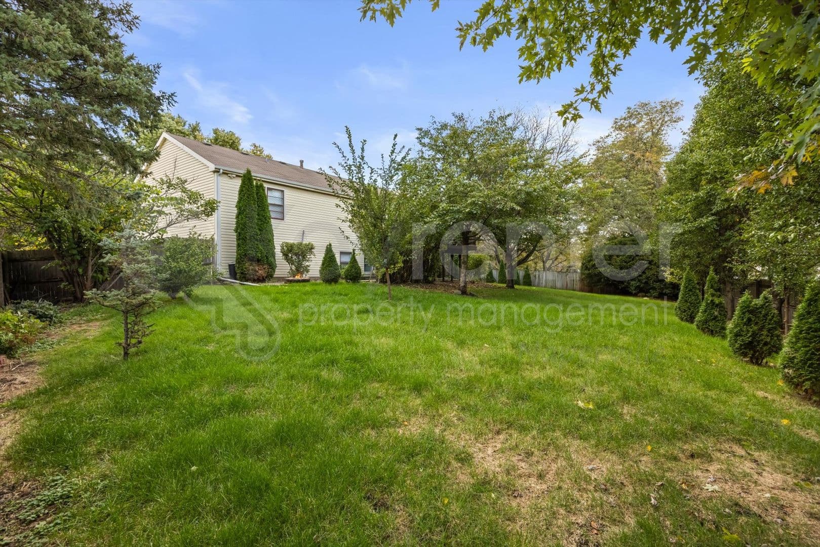 Naperville House: 371 Larchmont Ct.