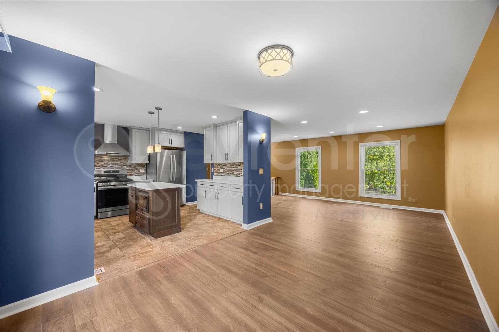 Naperville House: 371 Larchmont Ct.