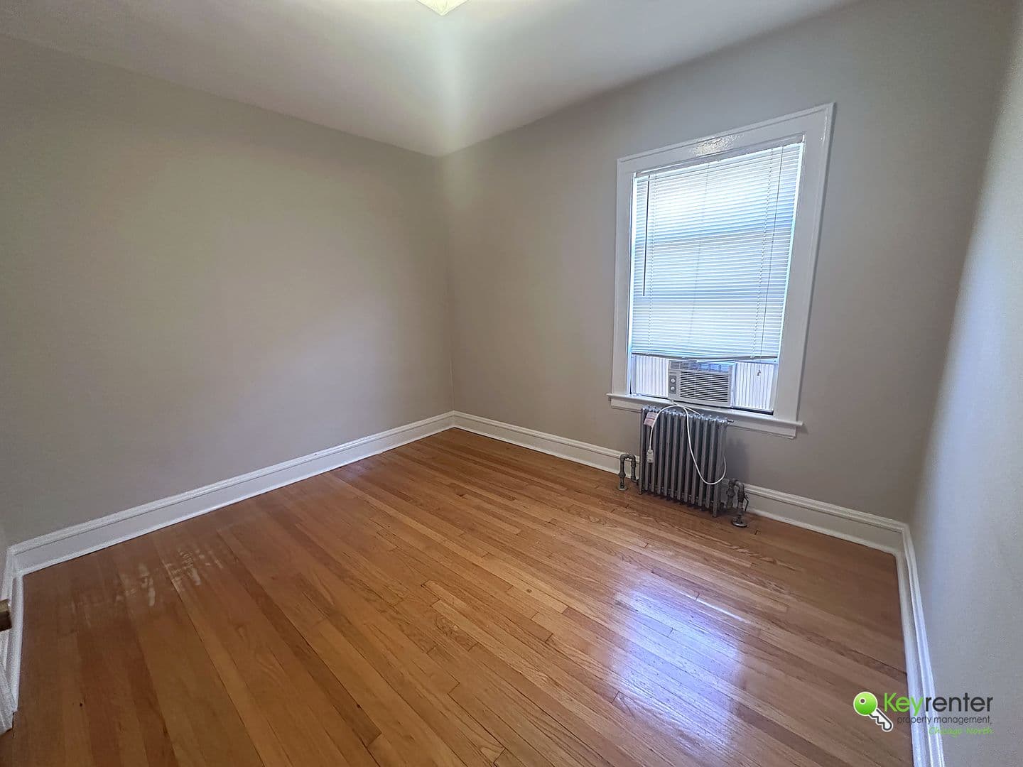 Chicago Condo: 6718 N Rockwell St  unit 2